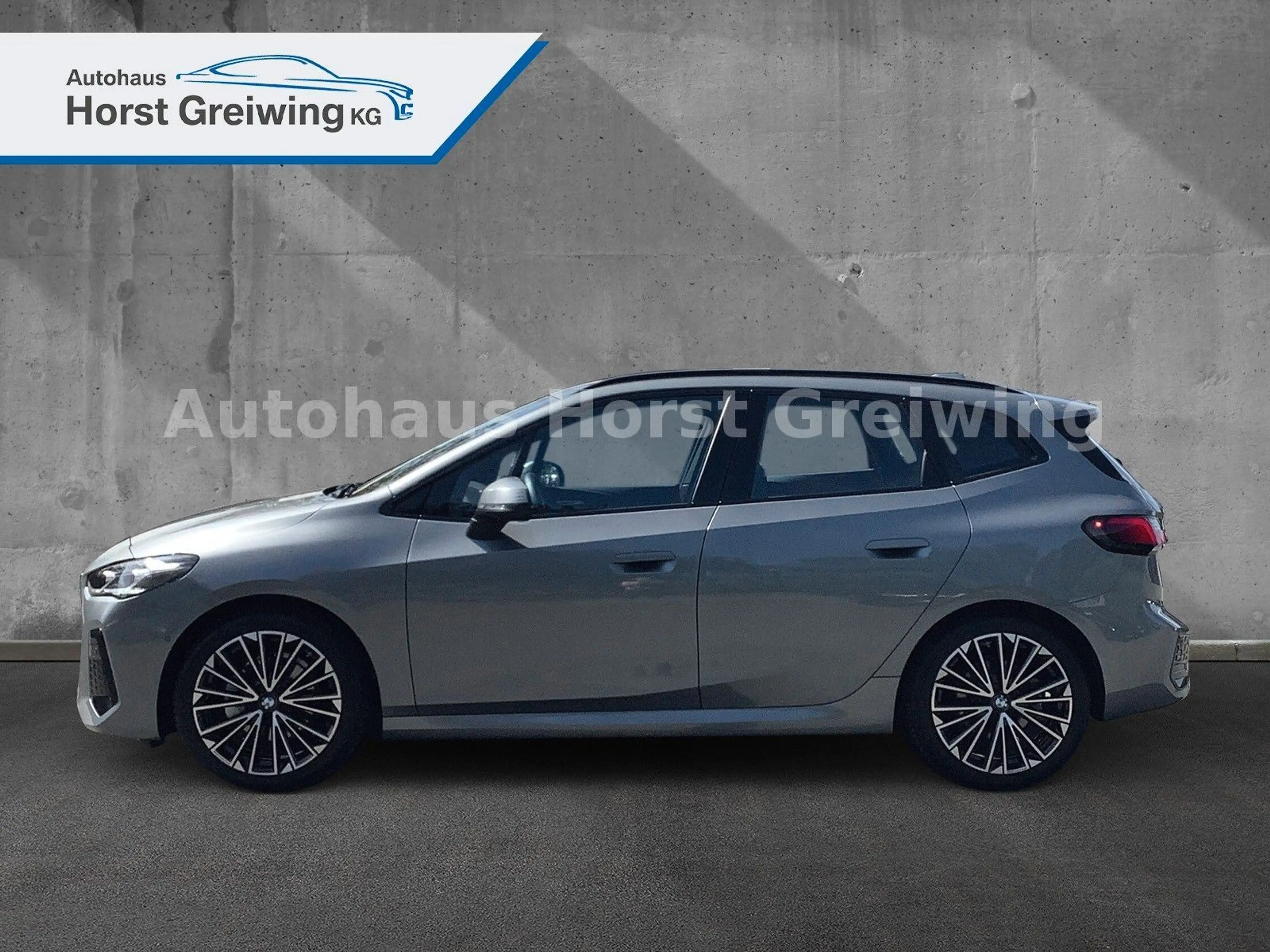 BMW 220 220i M-Sport,Panor.,AHK,Kamera,Ada.LED,DrivingA — photo 2
