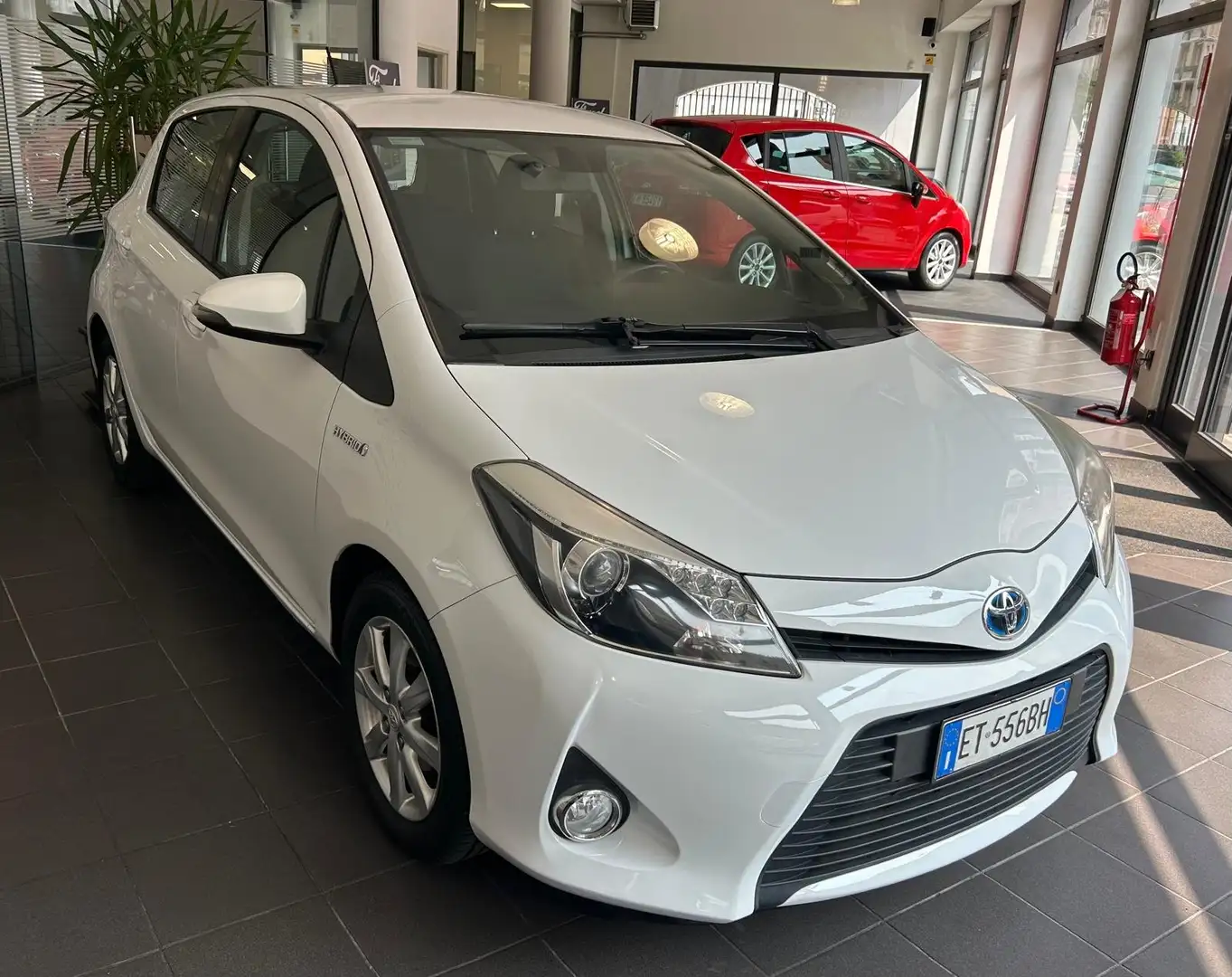 Toyota Yaris Yaris 5p 1.5h Lounge+ Blanco - 2