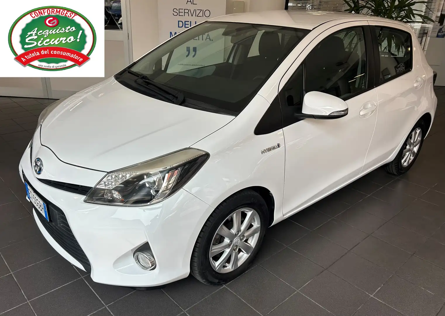 Toyota Yaris Yaris 5p 1.5h Lounge+ Blanco - 1