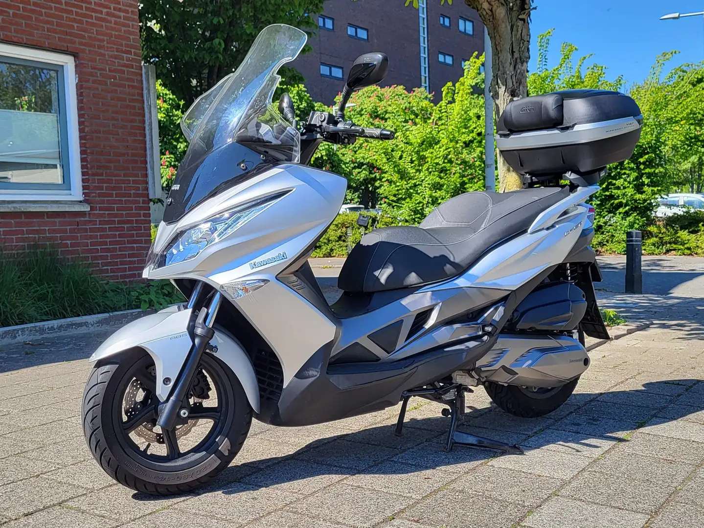 Kawasaki J300 ABS Argintiu - 1