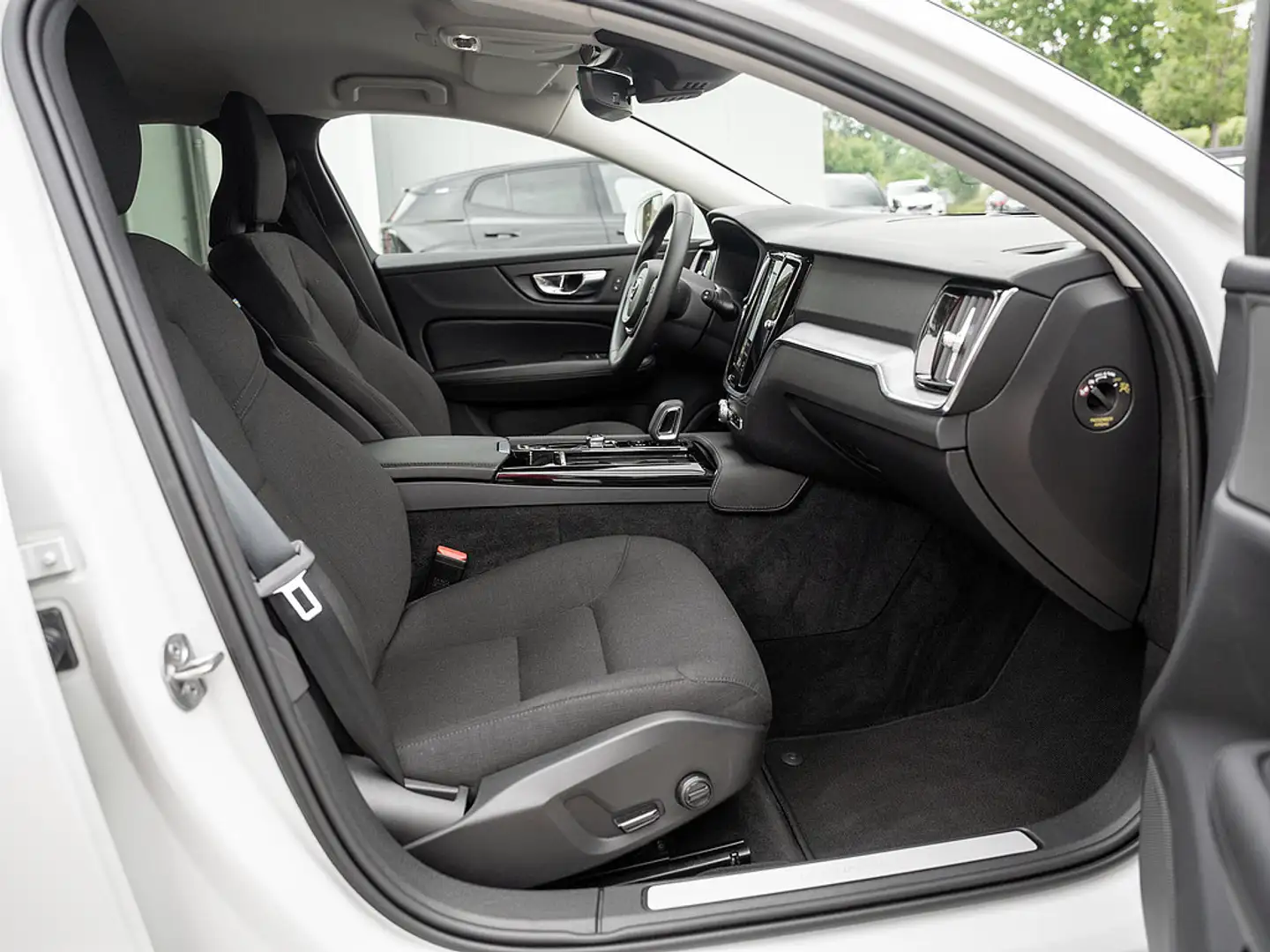 Volvo V60 T6 AWD Recharge Core Weiß - 2