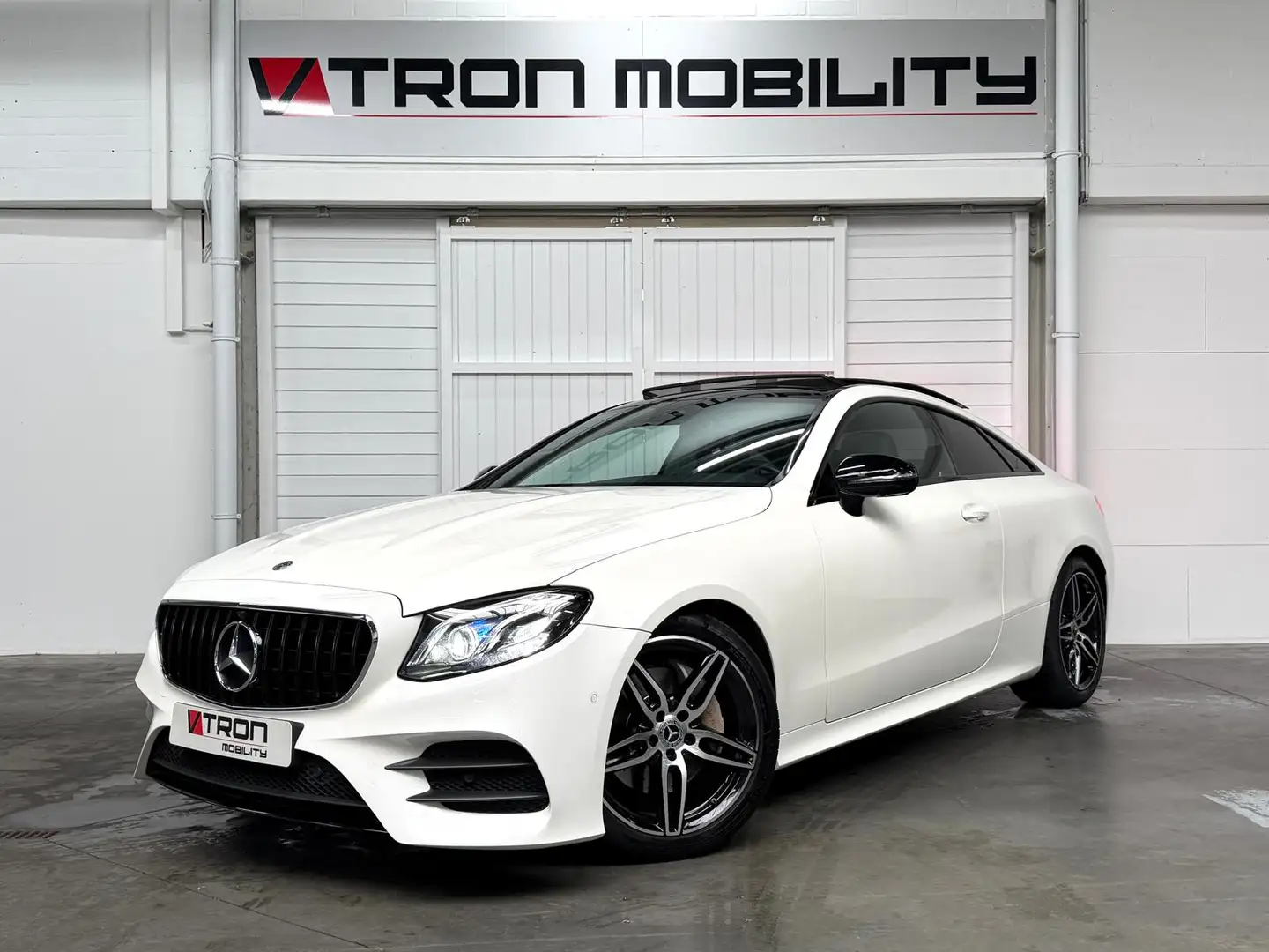 Mercedes-Benz E 200 Coupé AMG Line LED*PANO*NAVI*CARPLAY*LEDER*LIKENEW Weiß - 1