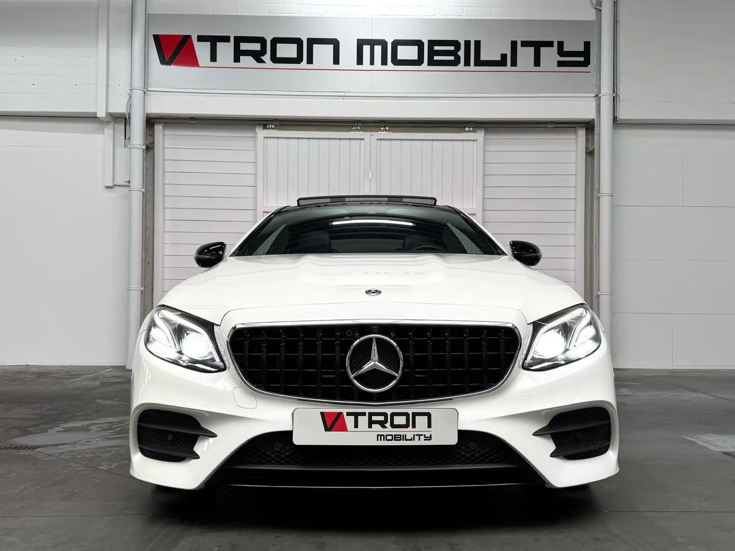 Mercedes-Benz E 200 Coupé AMG Line LED*PANO*NAVI*CARPLAY*LEDER*LIKENEW Weiß - 2