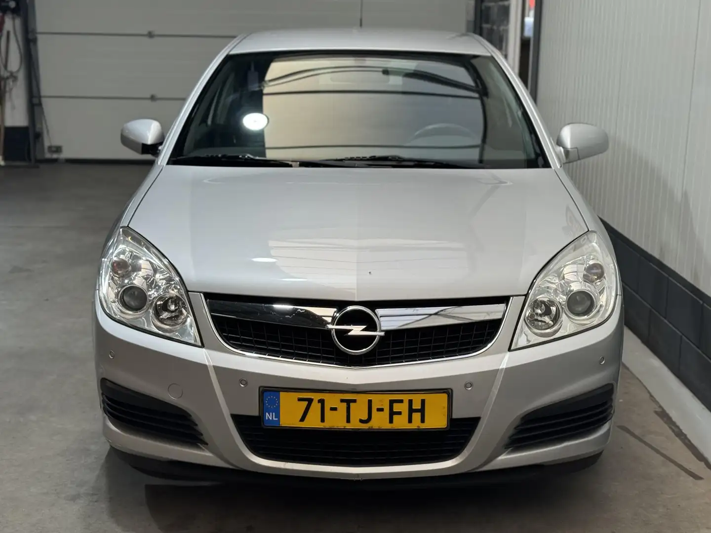 Opel Vectra 2.2-16V Comfort Grijs - 2