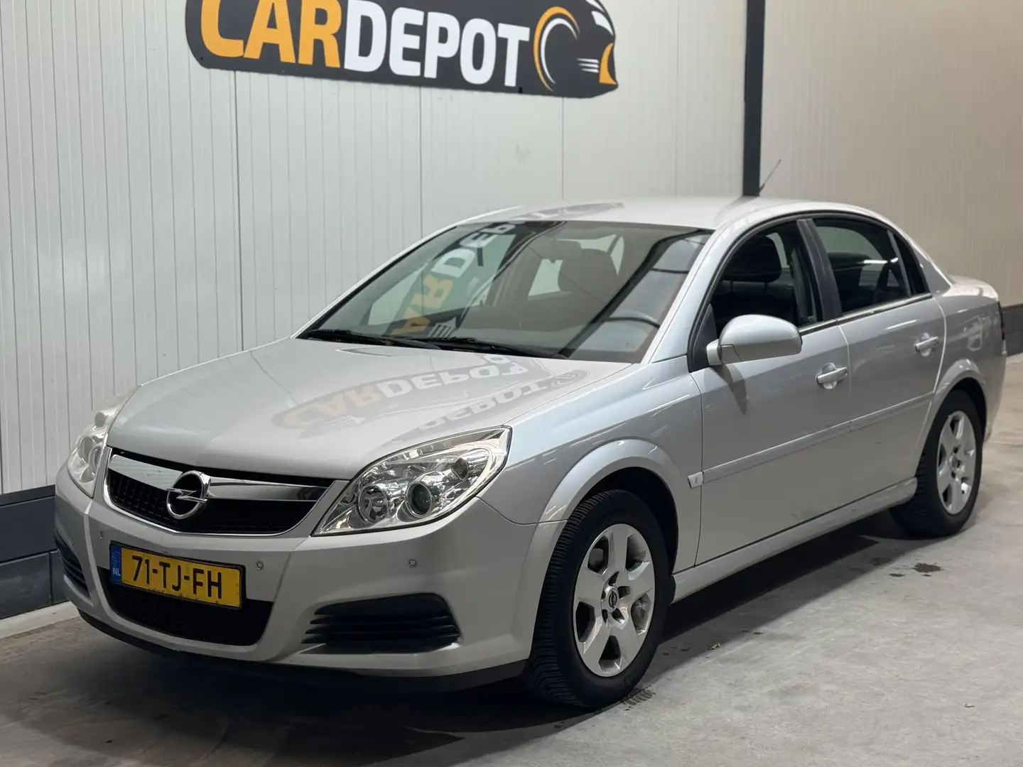 Opel Vectra 2.2-16V Comfort Grijs - 1