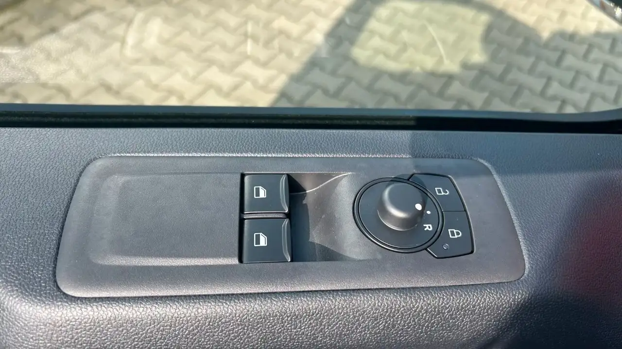 Ford Transit Custom FT320 L2 136 PS Trend LED 70l 6