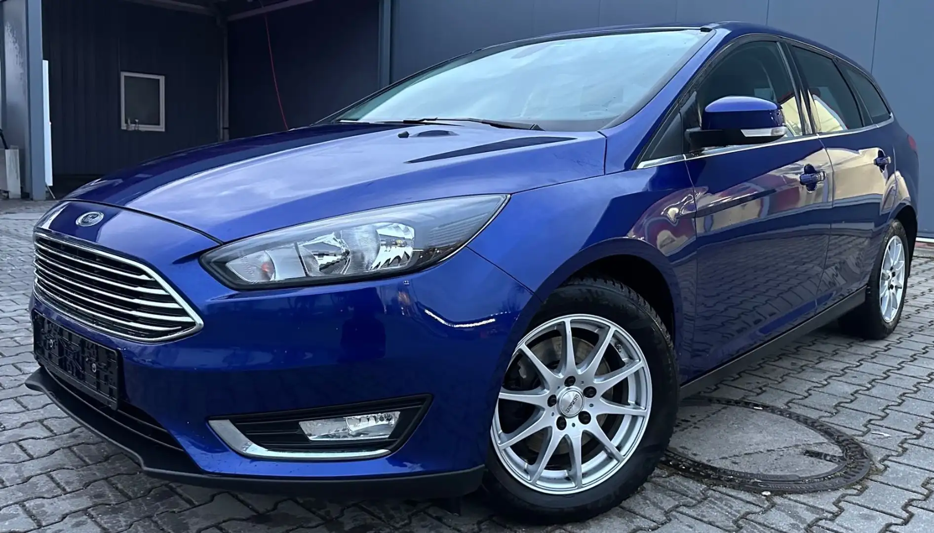 Ford Focus Turnier Titanium Temp. 1.5 Ecoboost Bleu - 1