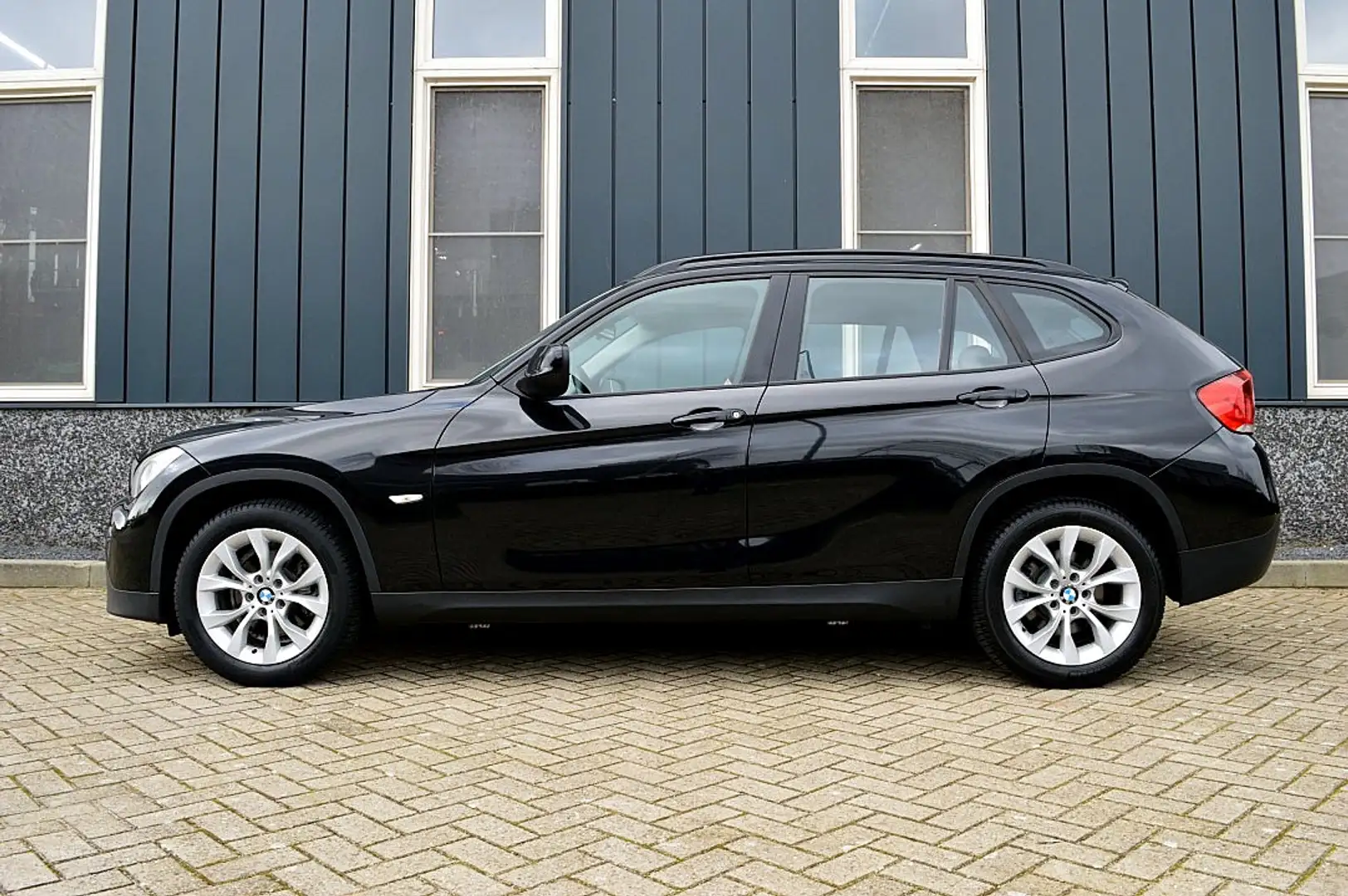 BMW X1 sDrive18i Executive Rijklaarprijs-Garantie Navigat Noir - 2