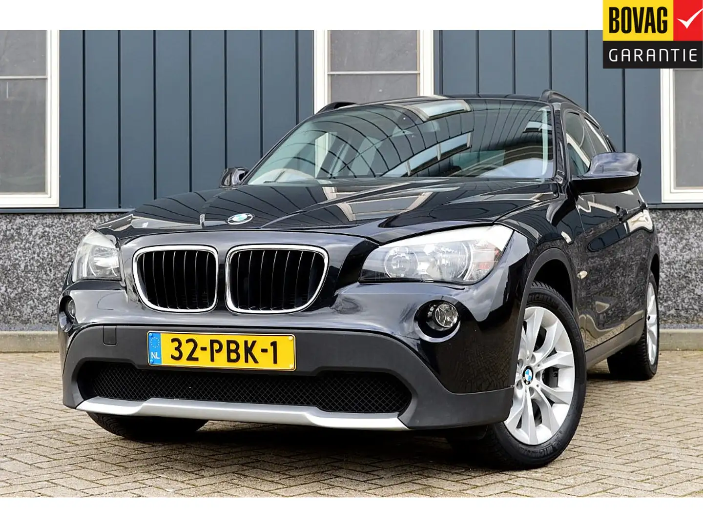 BMW X1 sDrive18i Executive Rijklaarprijs-Garantie Navigat Zwart - 1