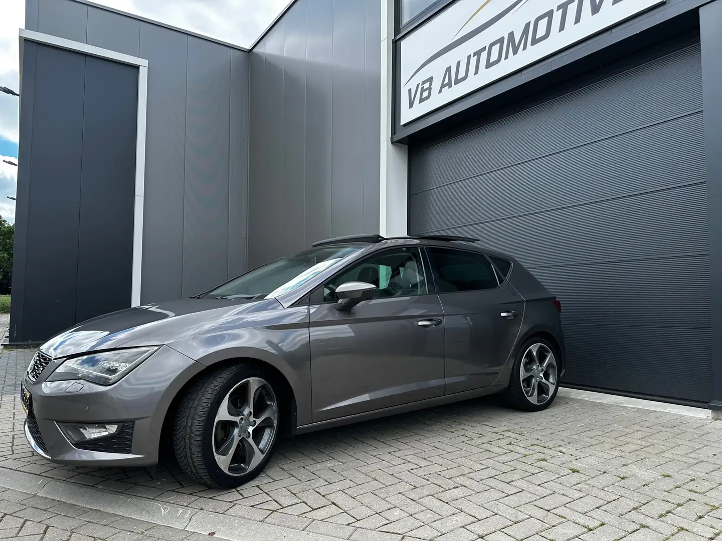 SEAT Leon 1.4 EcoTSI FR | 150PK | DSG | Panoramadak | Leder/ Gris - 2