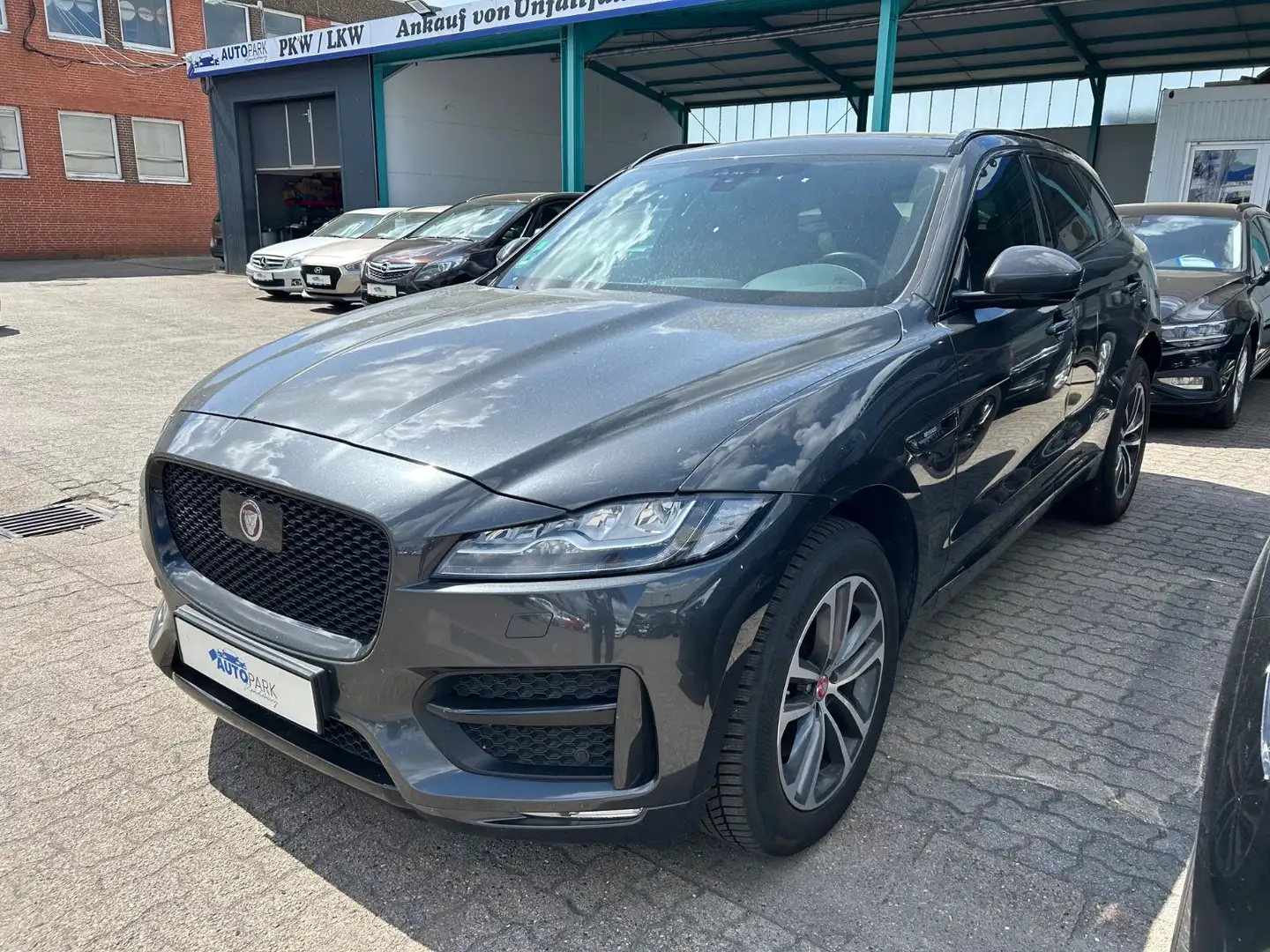 Jaguar F-Pace R-Sport AWD Grijs - 1