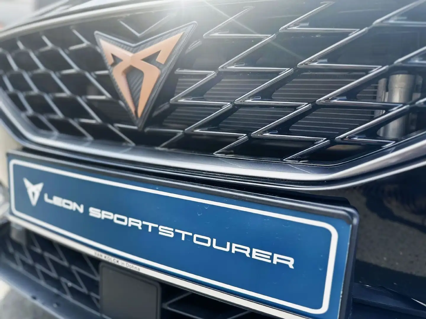 CUPRA Leon Sportstourer 1.5 eTSI 110 kW (150 PS) 7-Gan Noir - 2