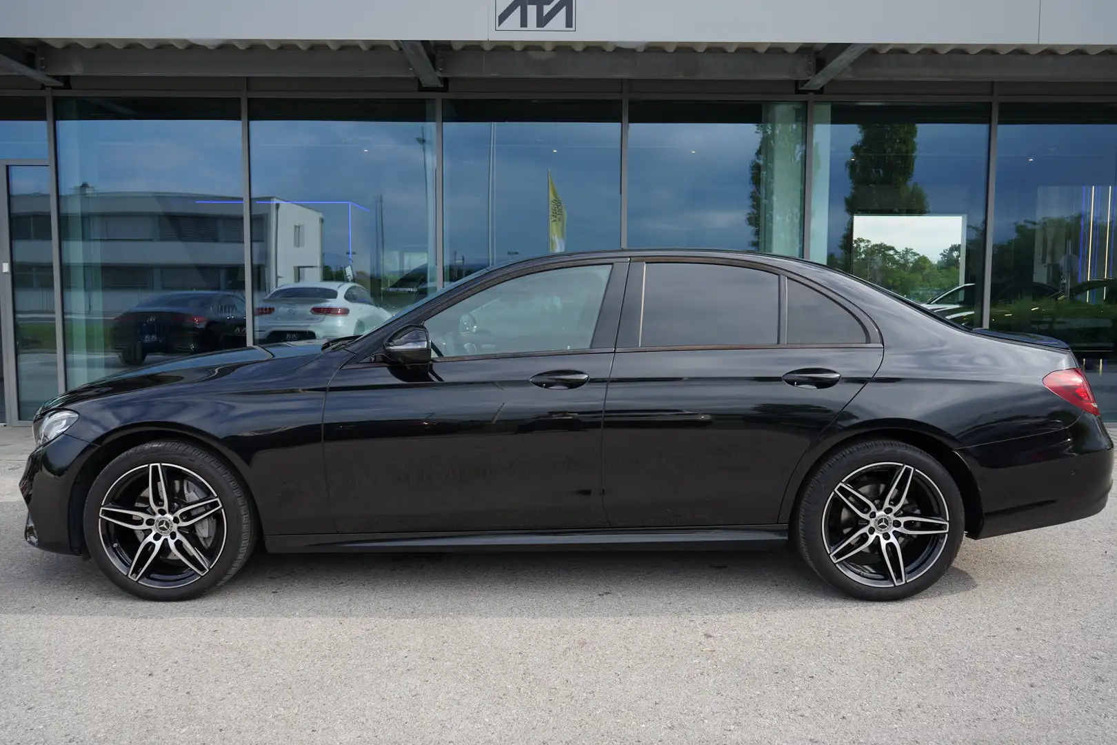 Mercedes-Benz E 220 E 220 d AMG-Line | Burmester | Nero - 2