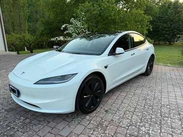 Model 3 Premium rwd Highland