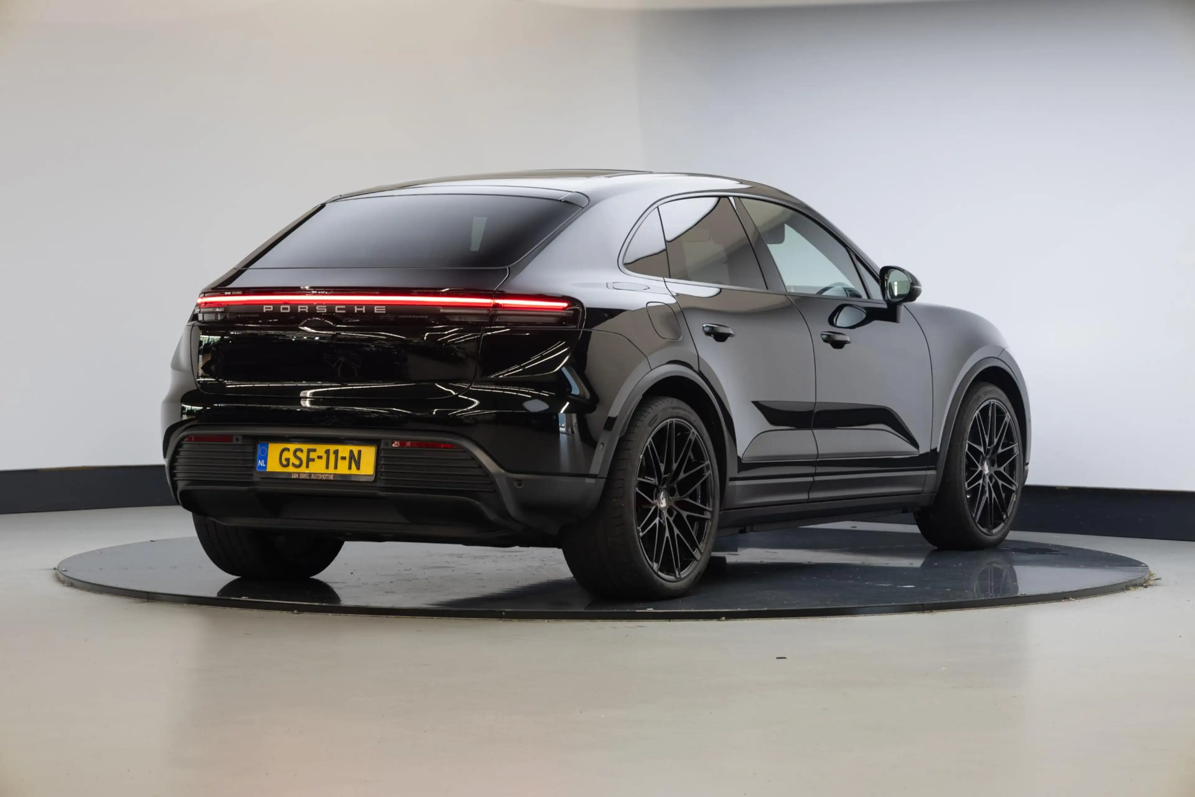 Porsche Macan 4 100 kWh | Chrono | Luchtvering | 22 Inch | 360 C — photo 16