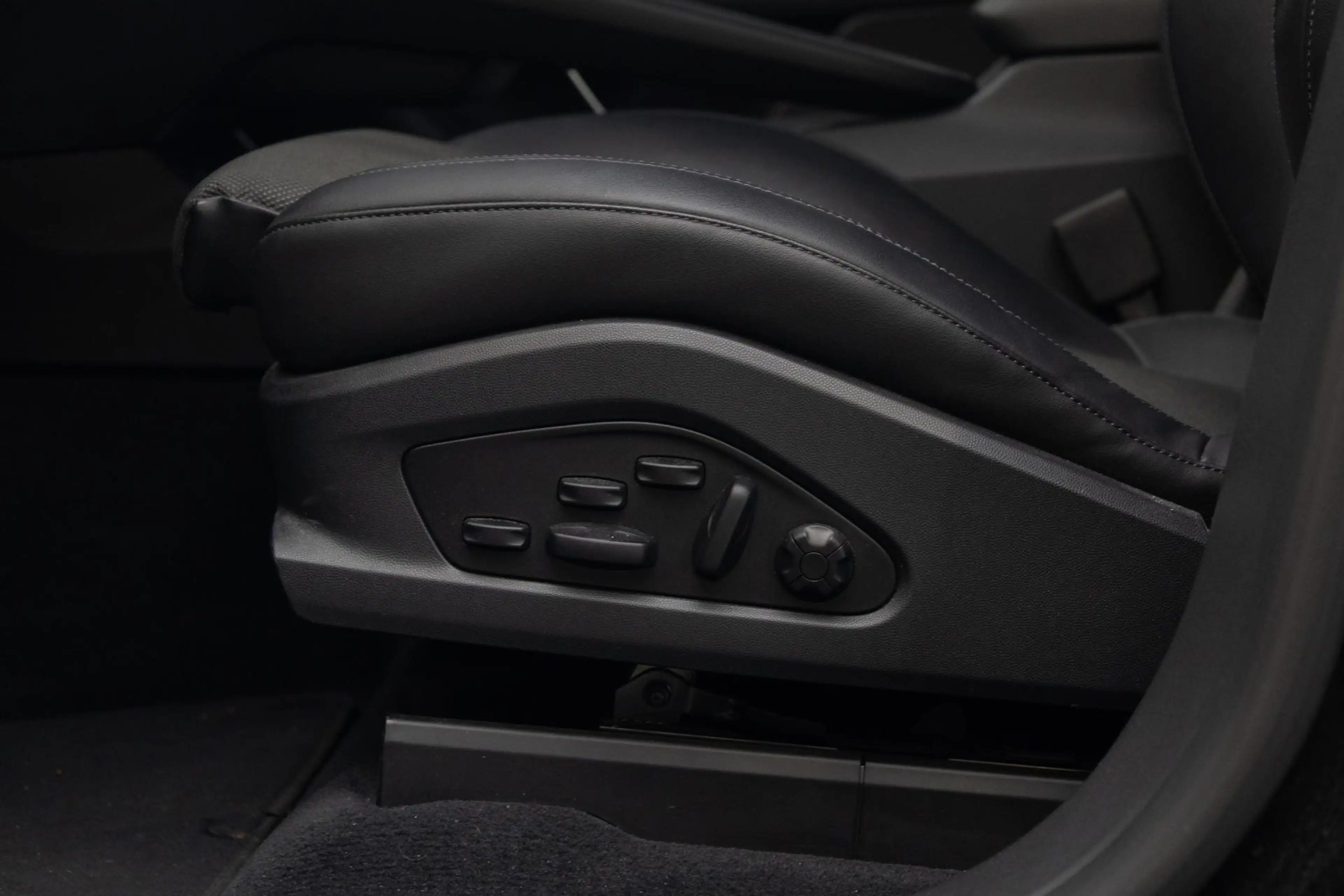 Porsche Macan 4 100 kWh | Chrono | Luchtvering | 22 Inch | 360 C — photo 5