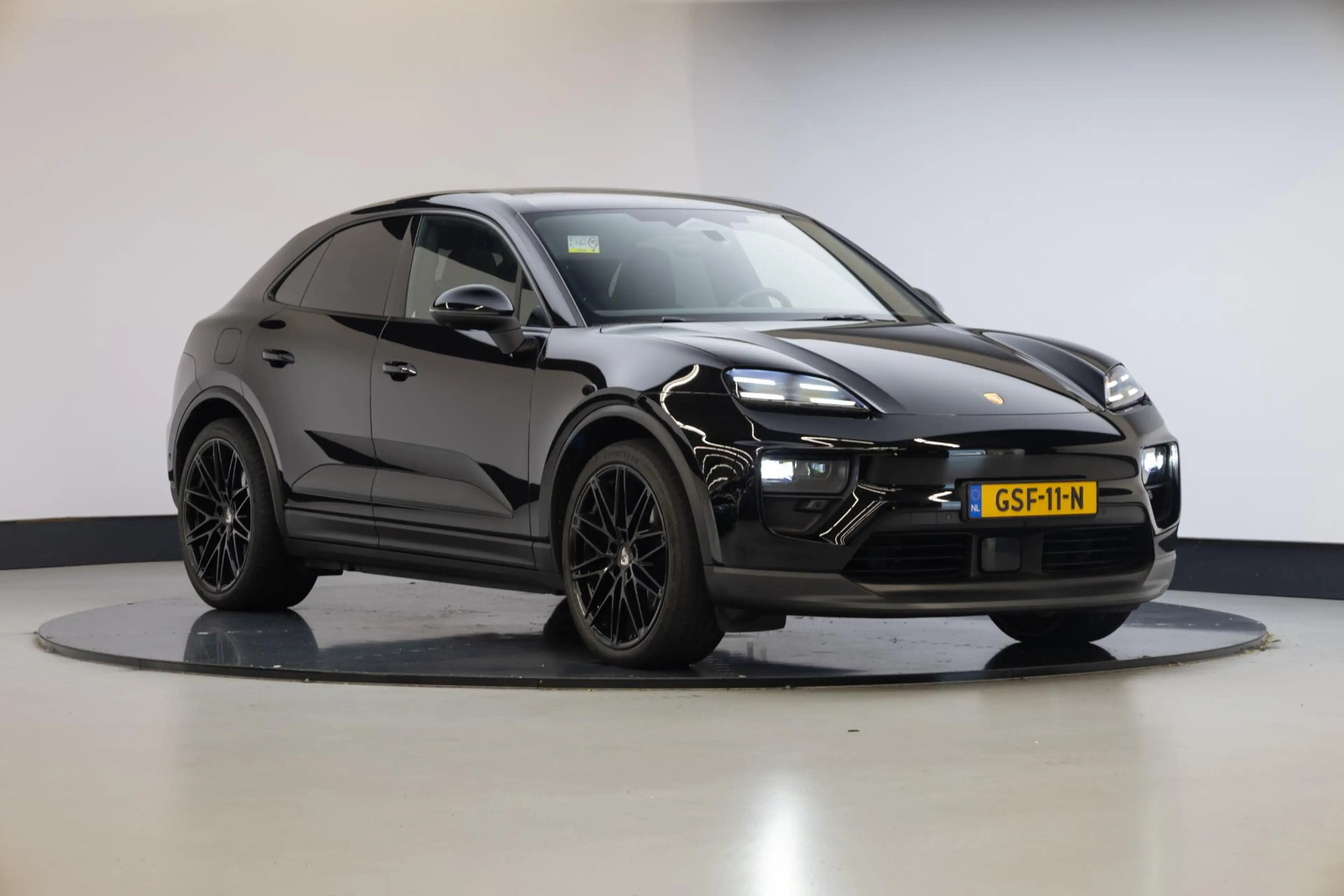 Porsche Macan 4 100 kWh | Chrono | Luchtvering | 22 Inch | 360 C