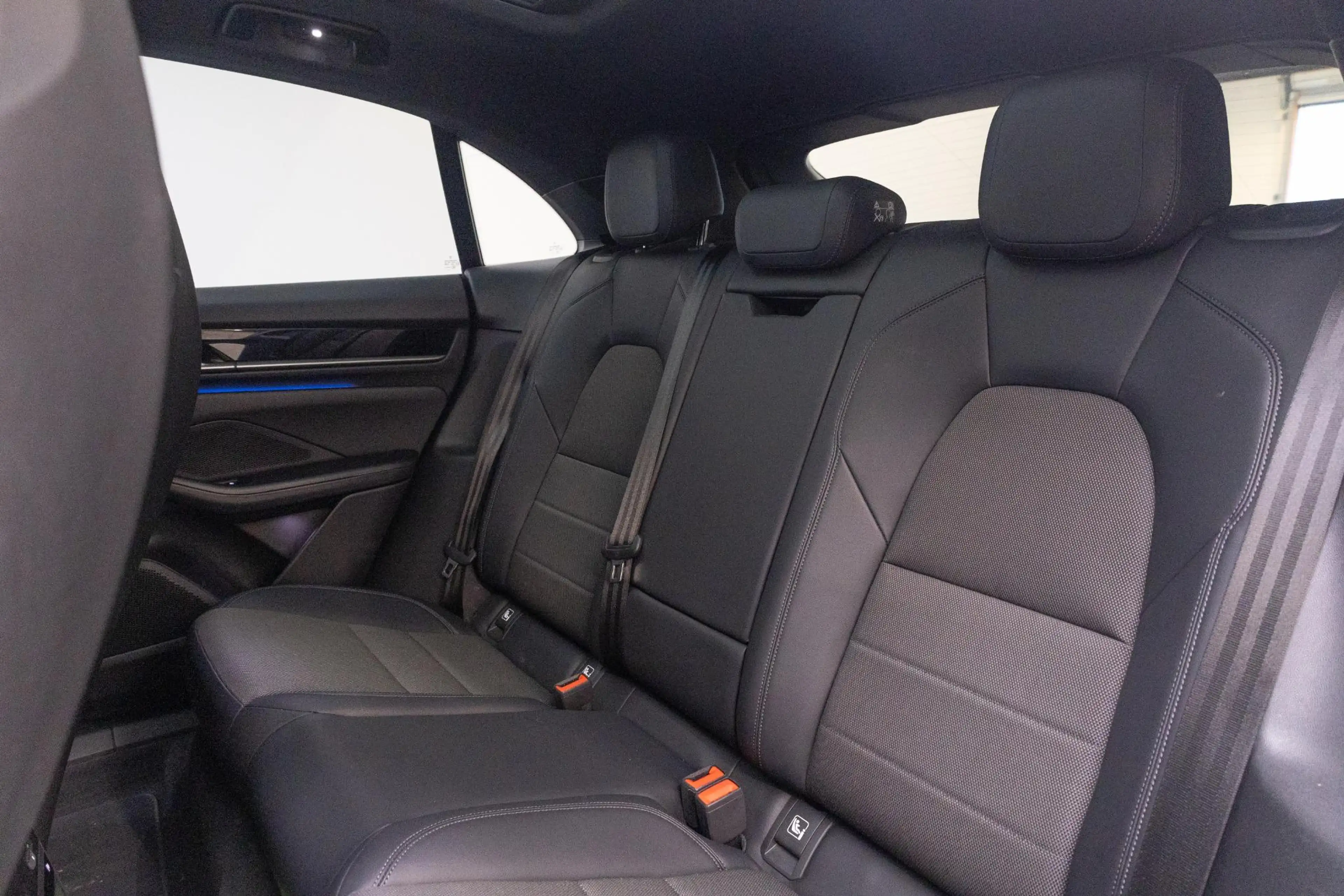 Porsche Macan 4 100 kWh | Chrono | Luchtvering | 22 Inch | 360 C — photo 6