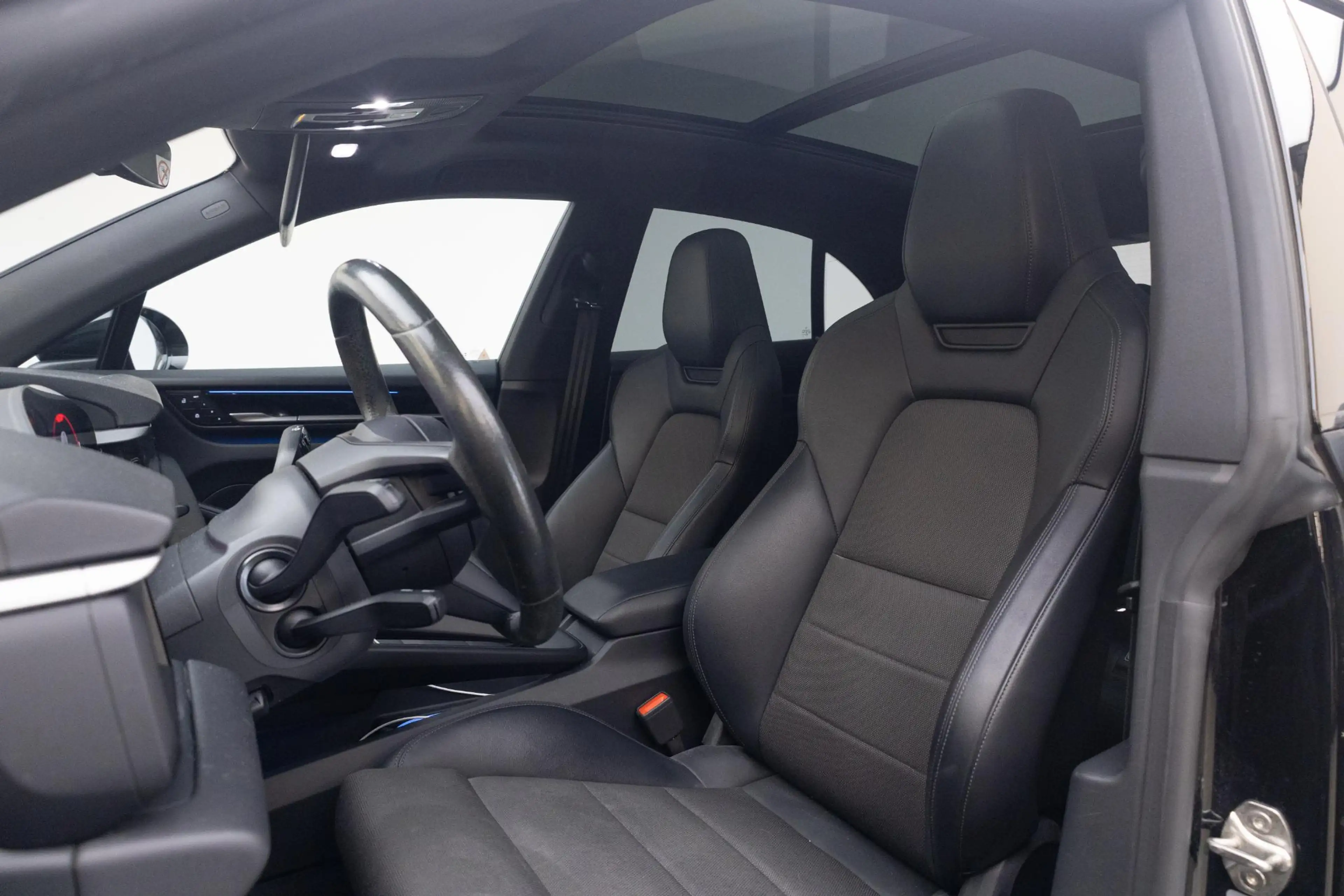 Porsche Macan 4 100 kWh | Chrono | Luchtvering | 22 Inch | 360 C — photo 3