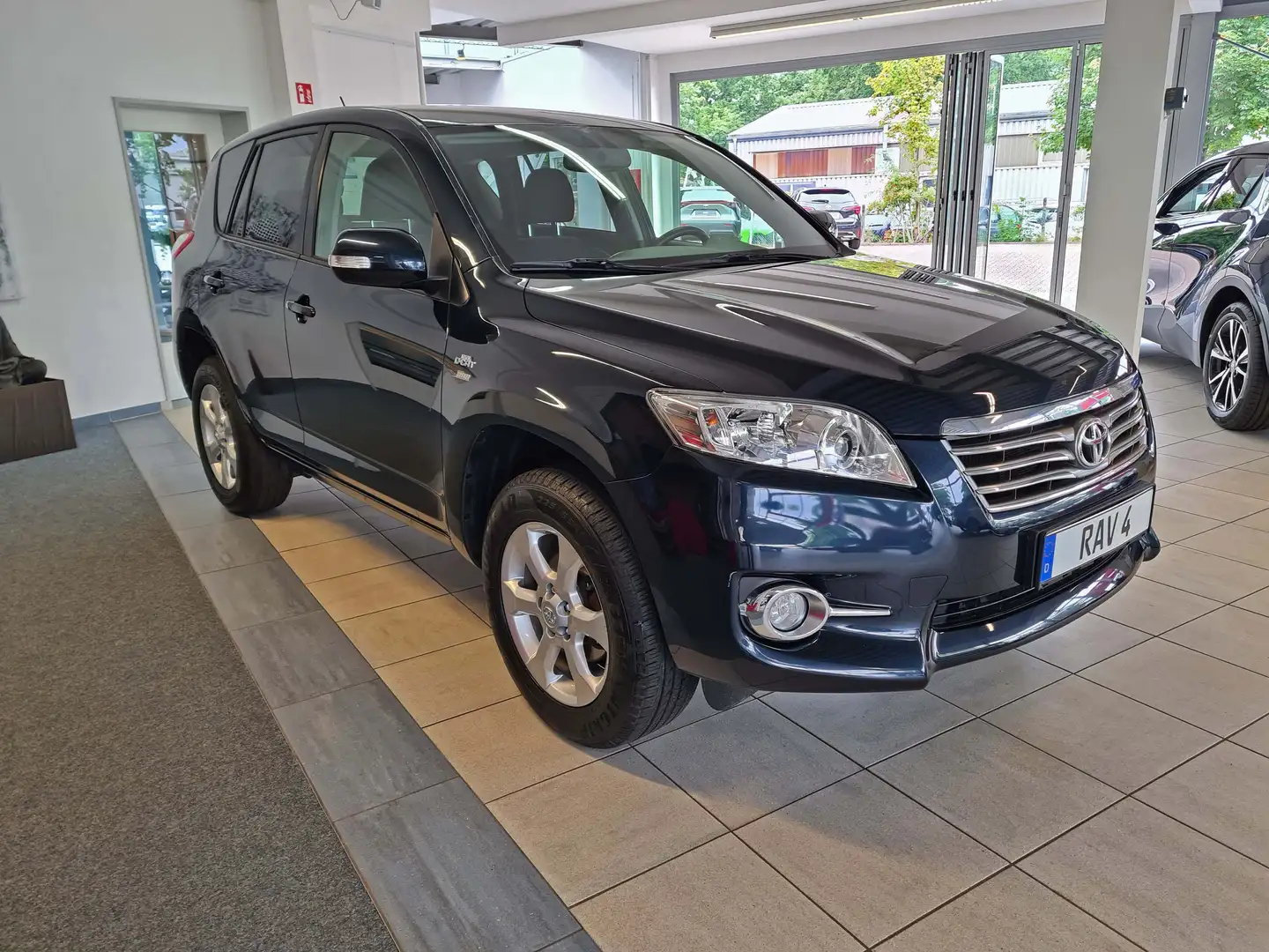 Toyota RAV 4 RAV4 Diesel 2.2 D-4D 4x4 Life + AHK Blau - 2