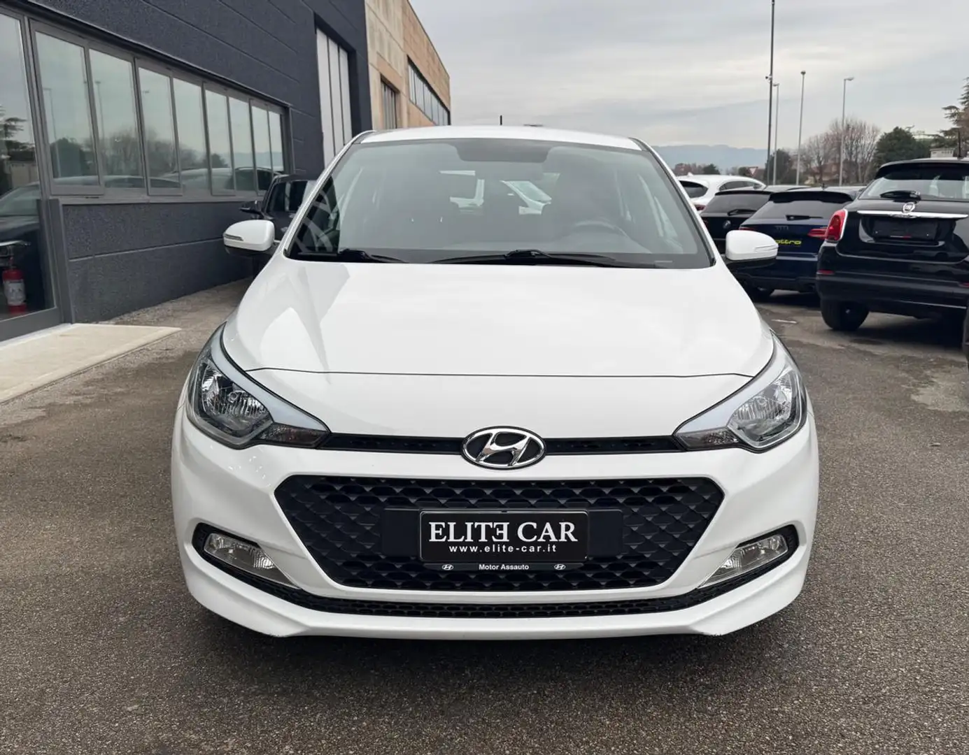 Hyundai i20 1.2 5 porte Blackline GPL Blanc - 2