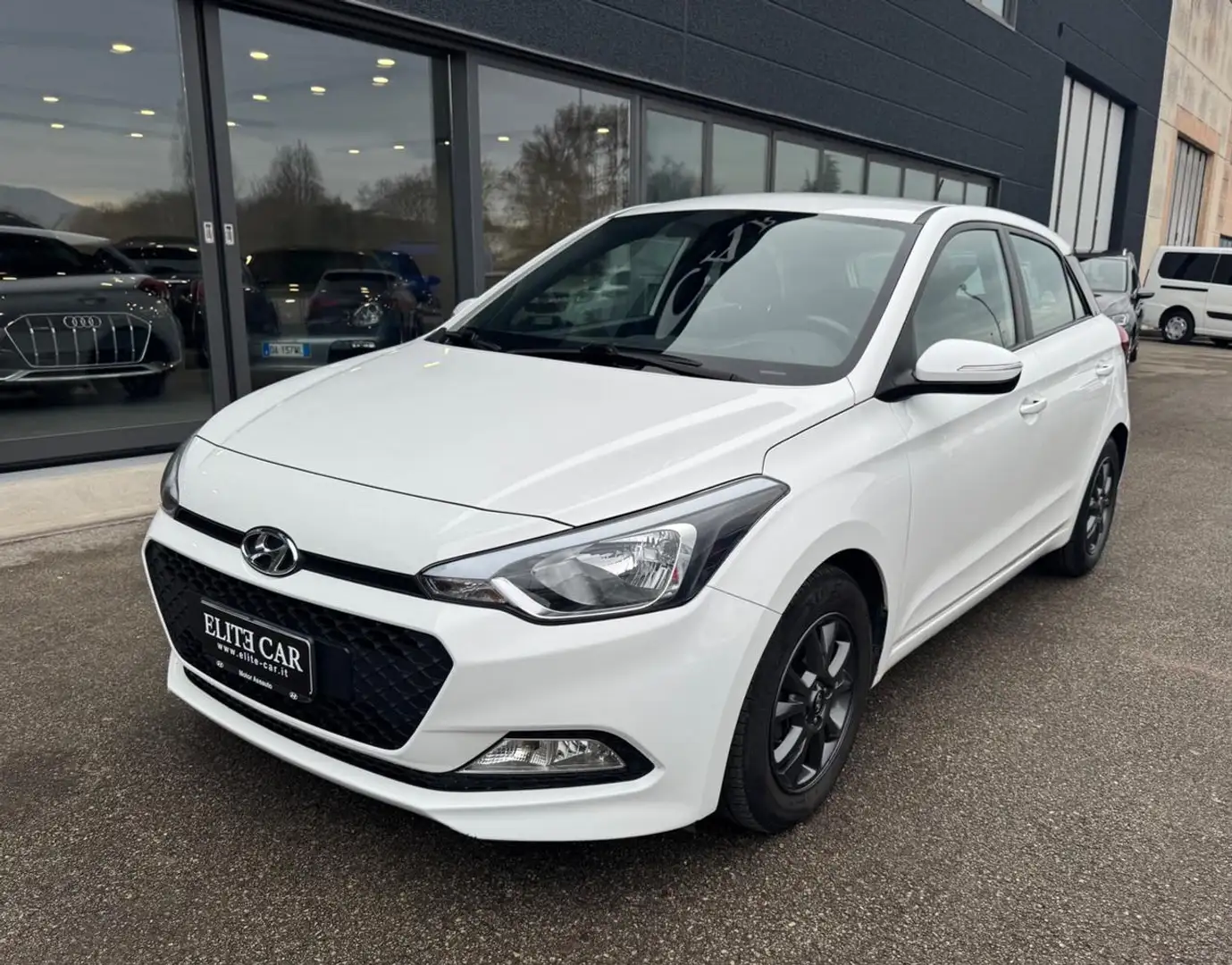 Hyundai i20 1.2 5 porte Blackline GPL Blanc - 1