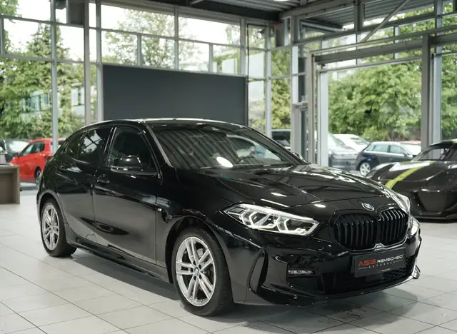 BMW 1 Series view 4