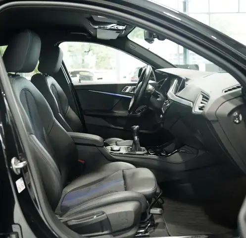 BMW 1 Series view 14