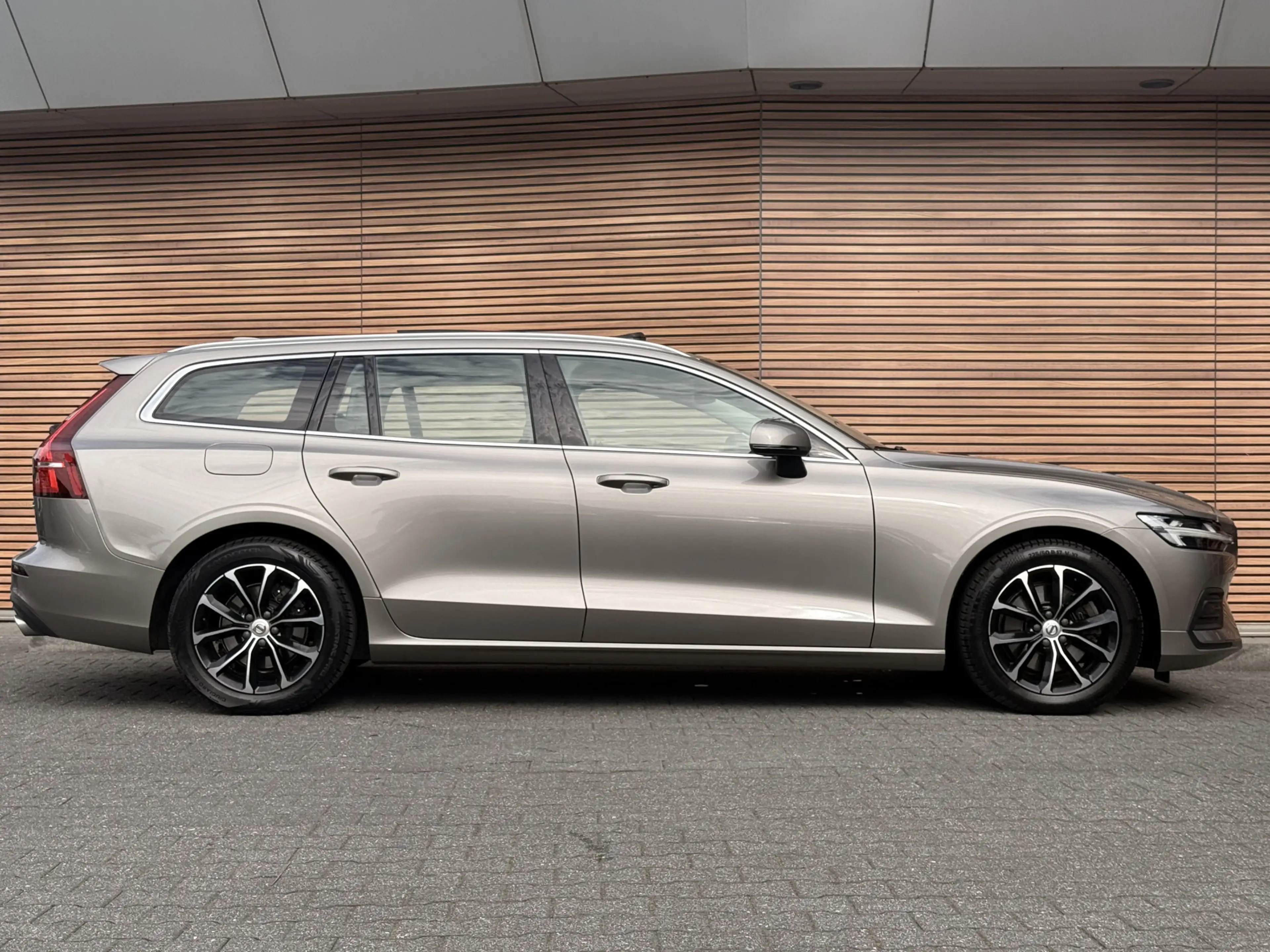 Volvo V60 2.0 B3 Core NL-Auto Panodak / Trekhaak / Camera / — photo 6