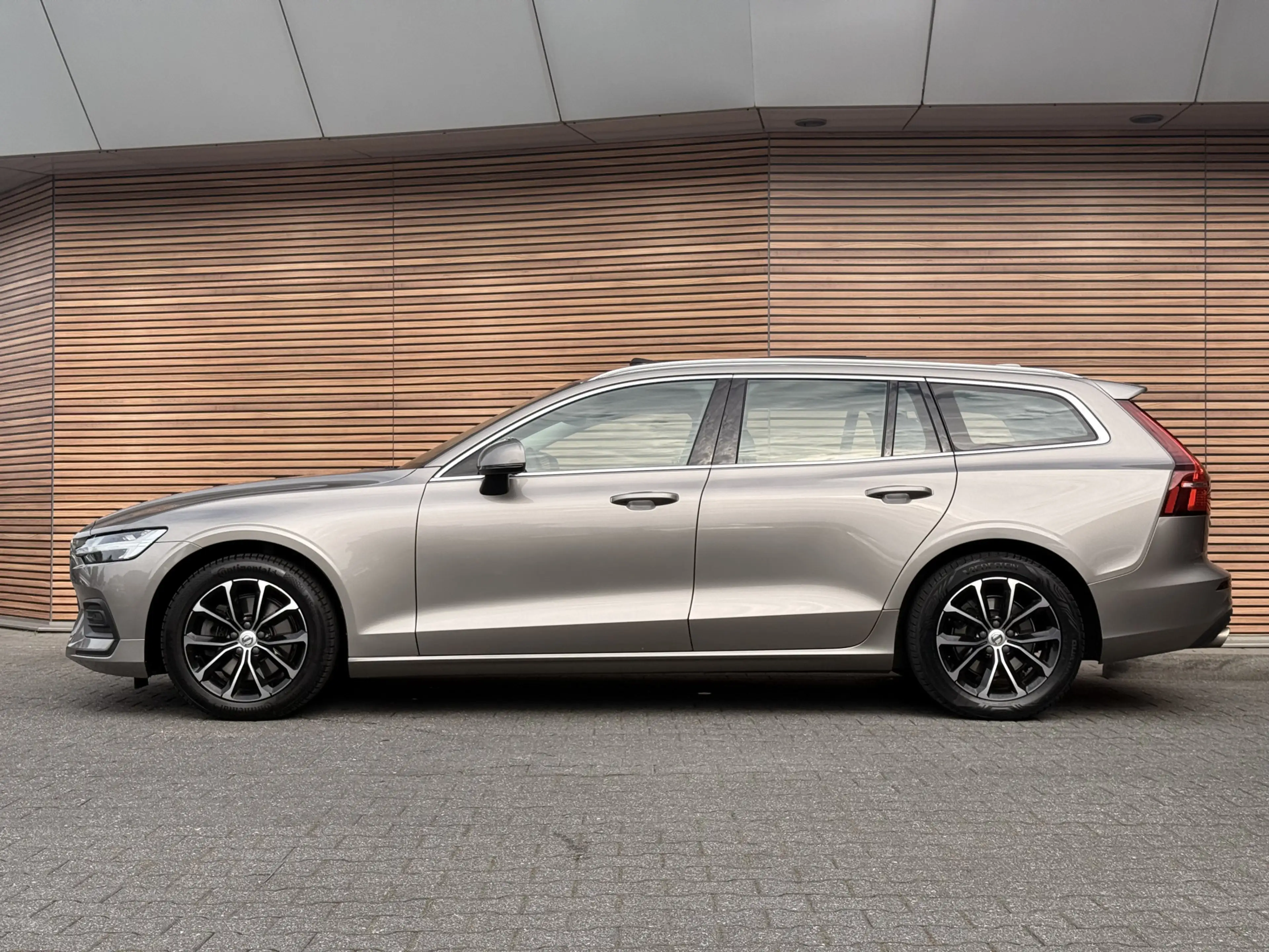Volvo V60 2.0 B3 Core NL-Auto Panodak / Trekhaak / Camera / — photo 5