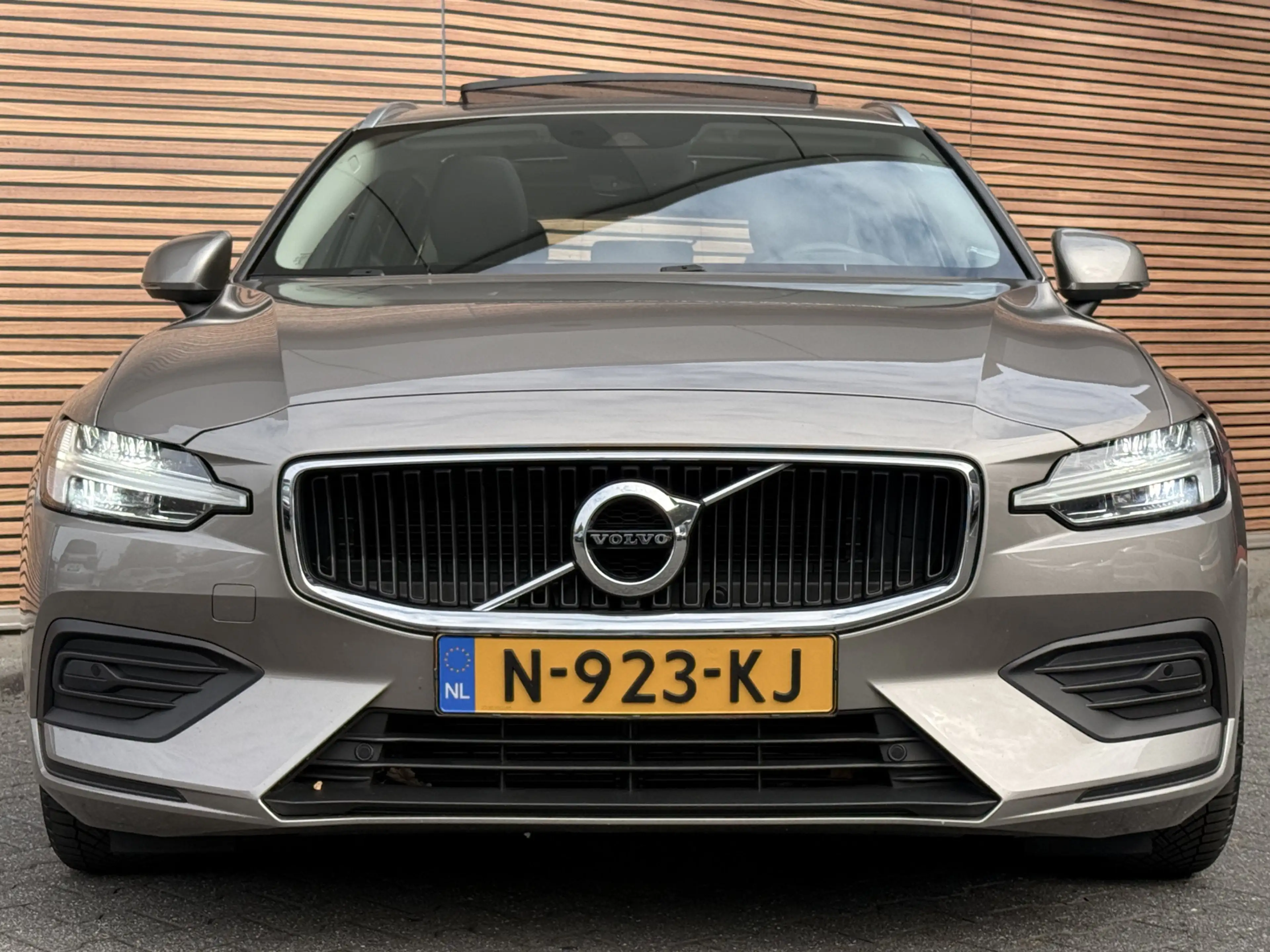 Volvo V60 2.0 B3 Core NL-Auto Panodak / Trekhaak / Camera / — photo 10
