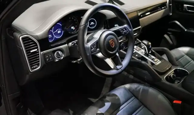 Porsche Cayenne view 8