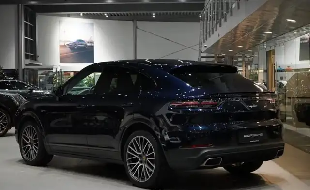 Porsche Cayenne view 2