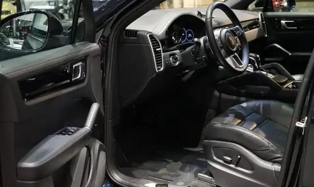 Porsche Cayenne view 7