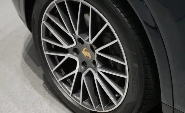 Porsche Cayenne view 4