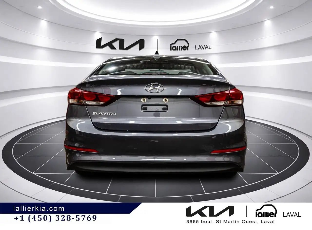 Hyundai ELANTRA photo Hyundai ELANTRA