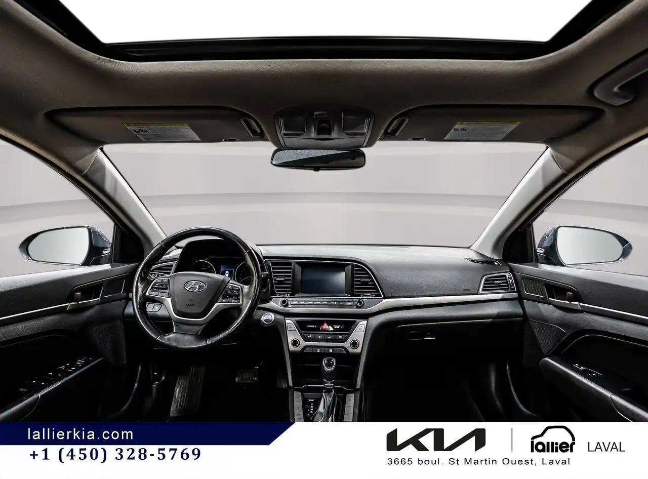 Hyundai ELANTRA photo Hyundai ELANTRA
