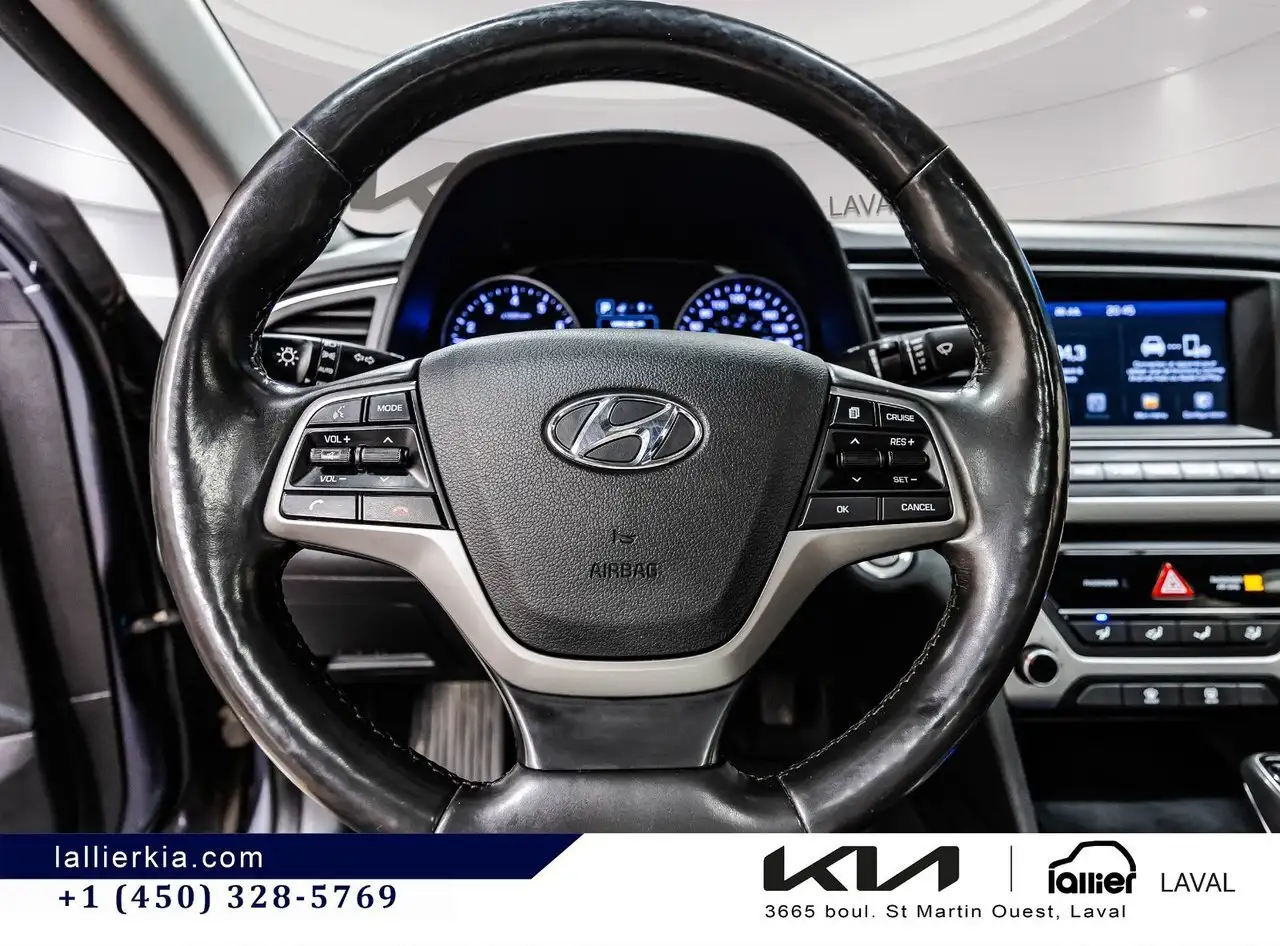 Hyundai ELANTRA photo Hyundai ELANTRA