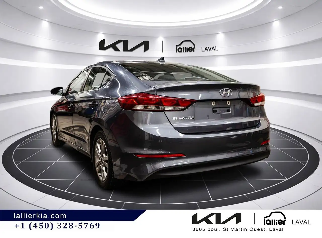 Hyundai ELANTRA photo Hyundai ELANTRA