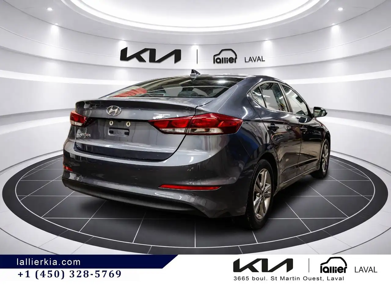 Hyundai ELANTRA photo Hyundai ELANTRA