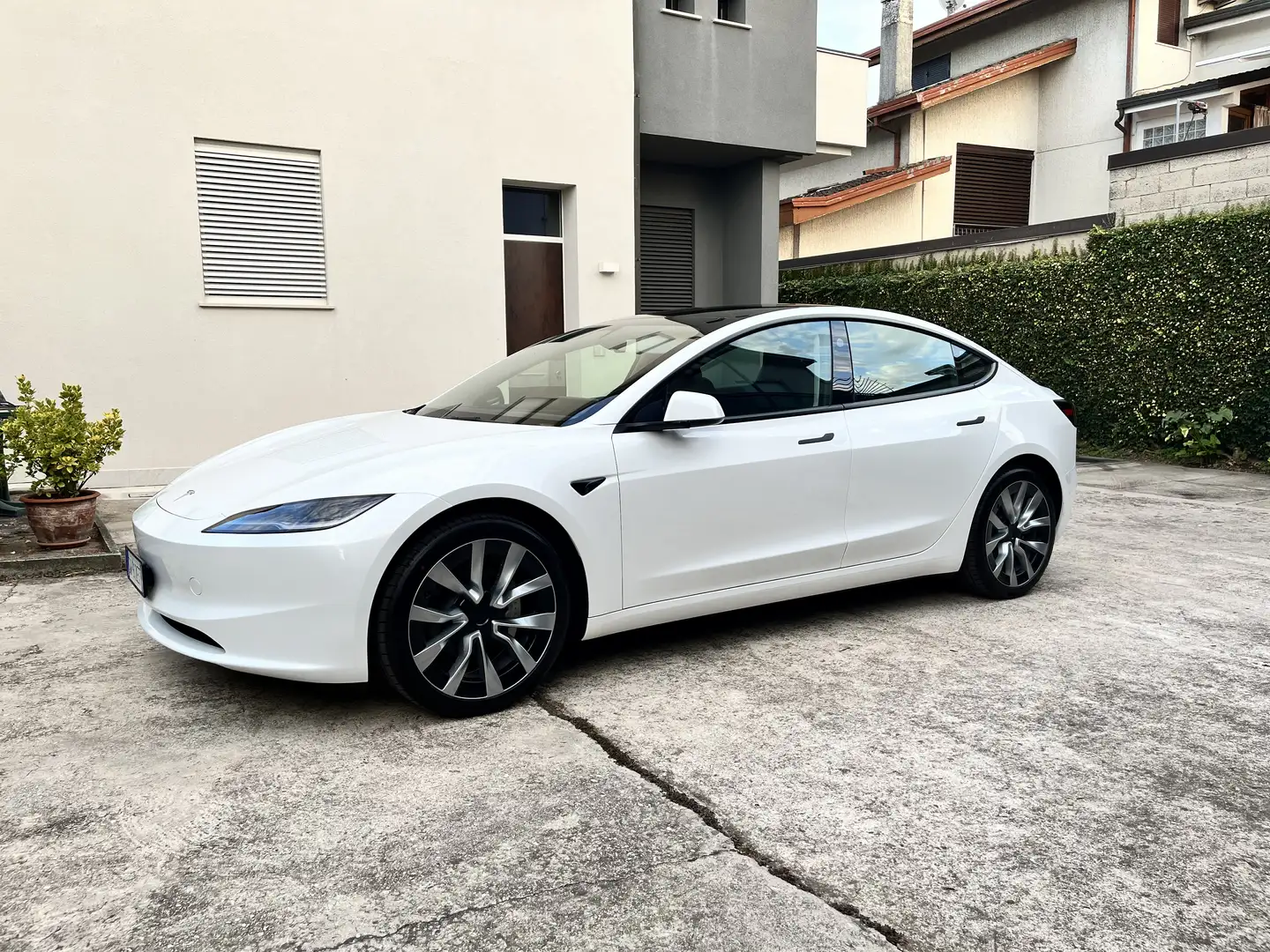 Tesla Model 3 Long Range awd - 1
