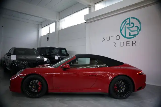 Porsche 911 view 4