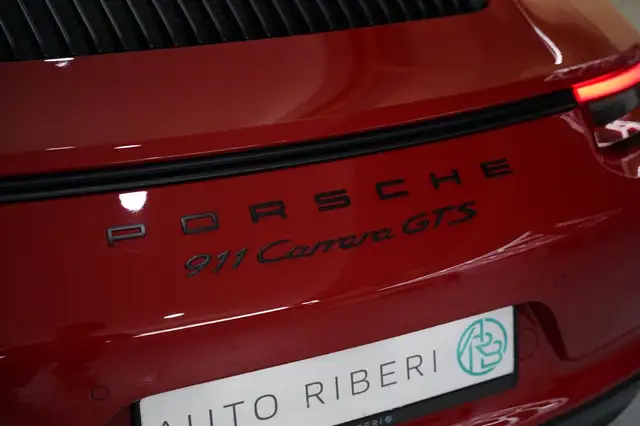 Porsche 911 view 11