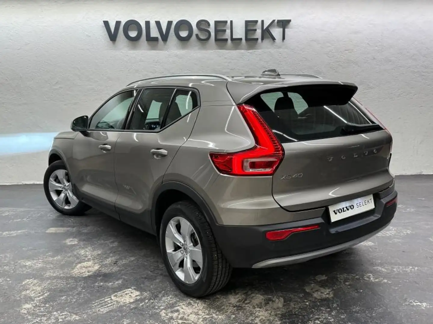 Volvo XC40 B3 163ch Momentum Business DCT 7 Gris - 2
