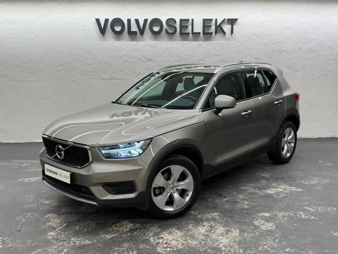 Volvo XC40 B3 163ch Momentum Business DCT 7 Gris - 1