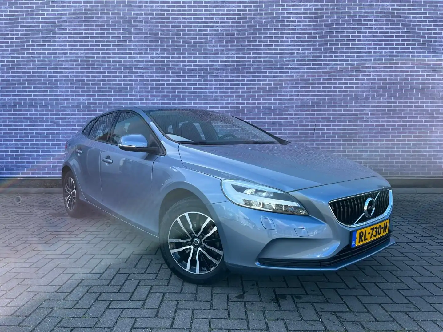 Volvo V40 2.0 T2 Nordic+ | Navi | Stoelverwarming | Climate Azul - 2