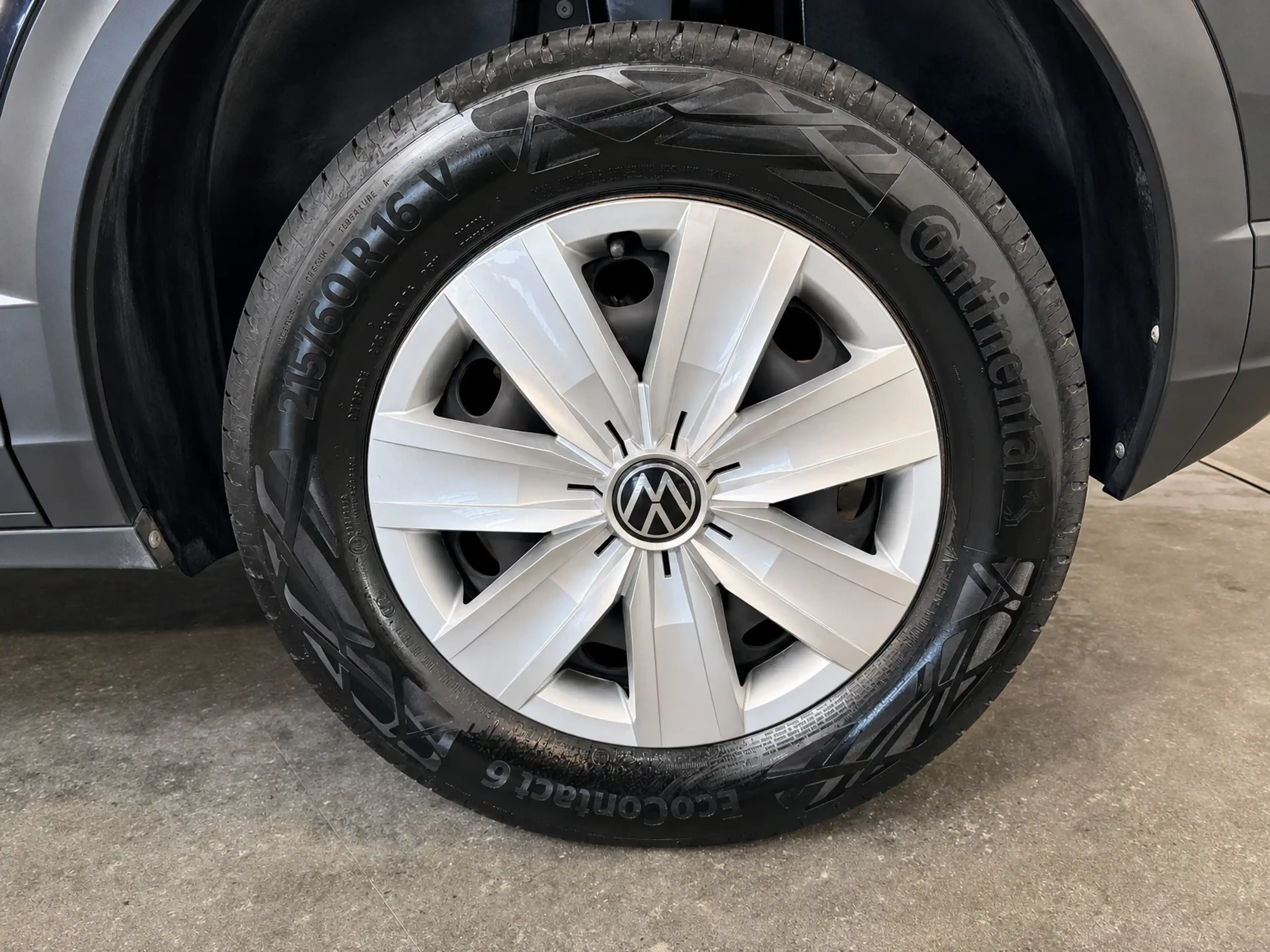 Volkswagen T-Roc 1.5 TSI DSG — photo 10