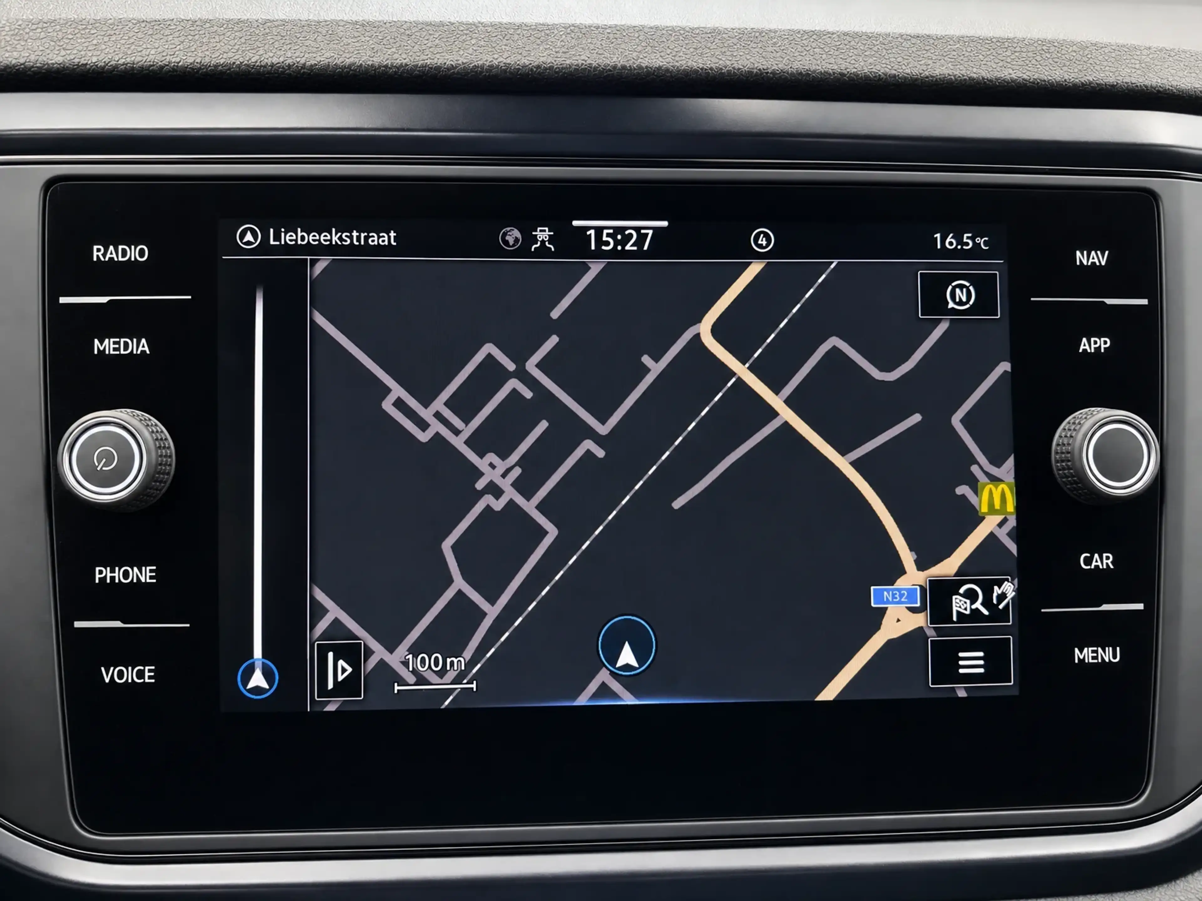 Volkswagen T-Roc 1.5 TSI DSG — photo 13