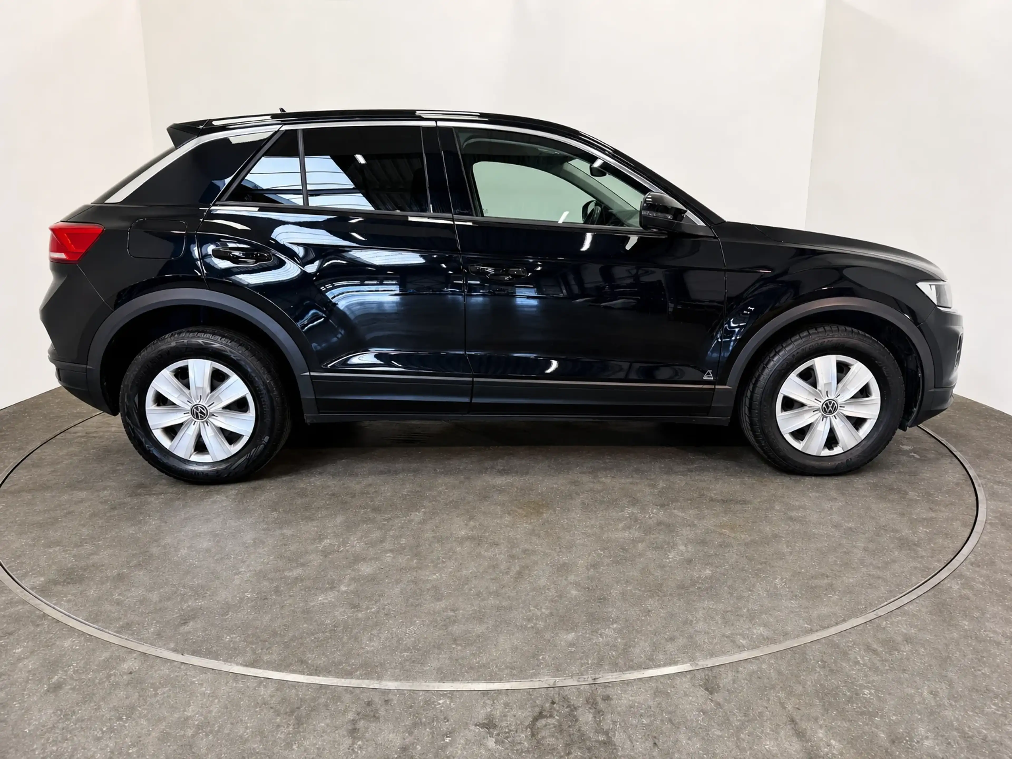 Volkswagen T-Roc 1.5 TSI DSG — photo 8