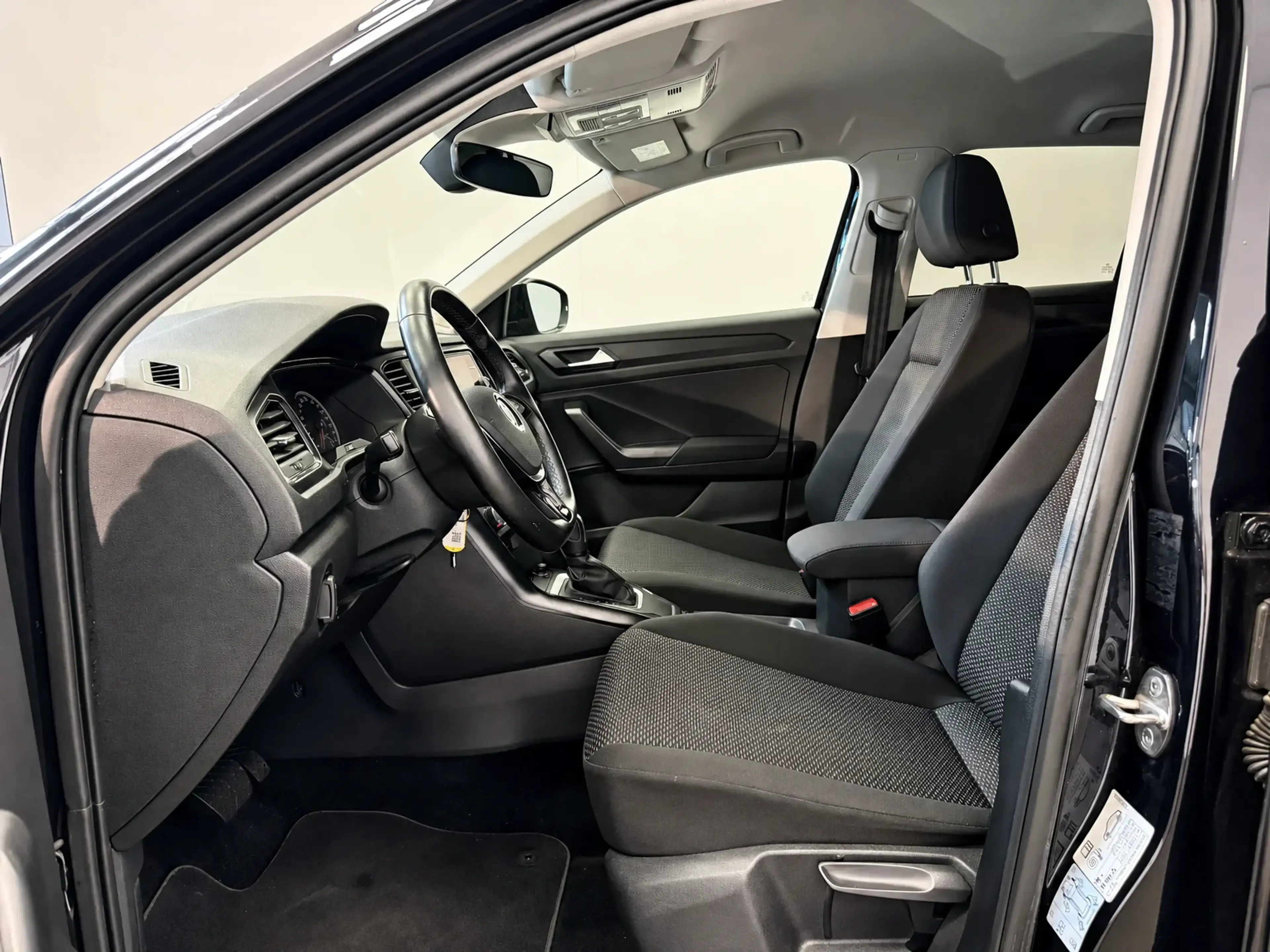Volkswagen T-Roc 1.5 TSI DSG — photo 15